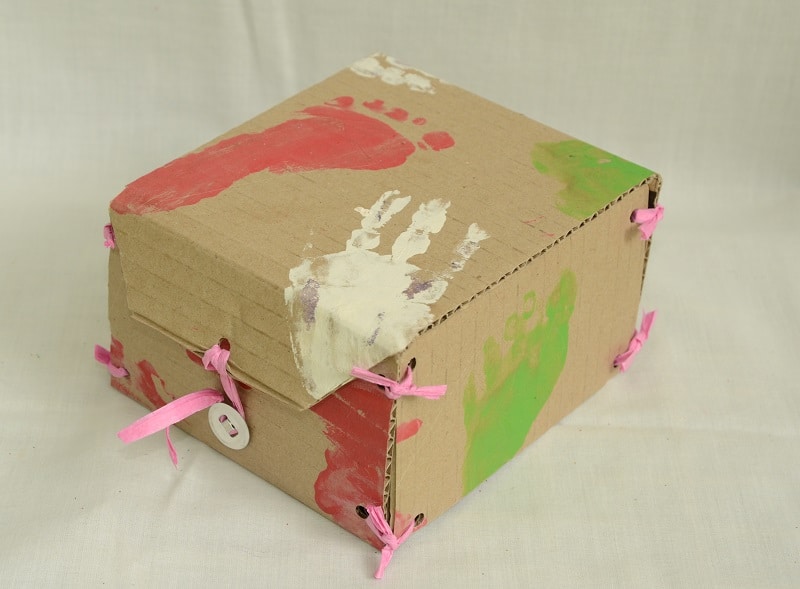 Decorating gift box with hand and foot prints