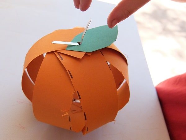 Cutting activity for toddler - apple craft - step 8