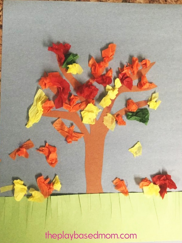 Artesanía de otoño para niños pequeños (árbol de papel de seda)