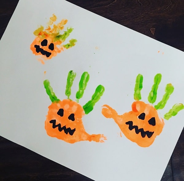 Handprint pumpkin craft for toddlers
