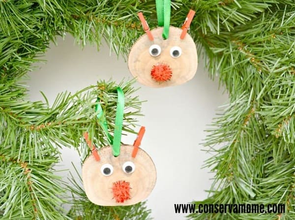 wood slice Christmas crafts for toddlers age 1-2