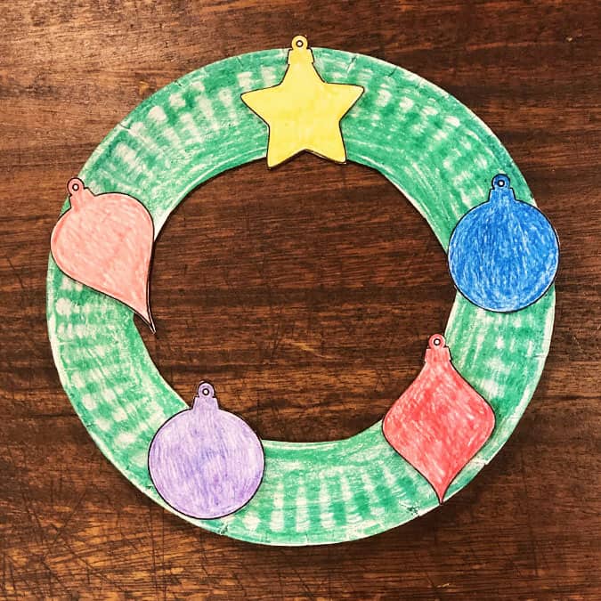 Paper plate Christmas wreath craft for kids and preschoolers to make