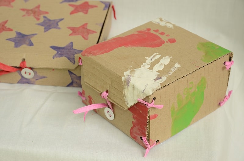 handmade Christmas gift box for preschoolers to make