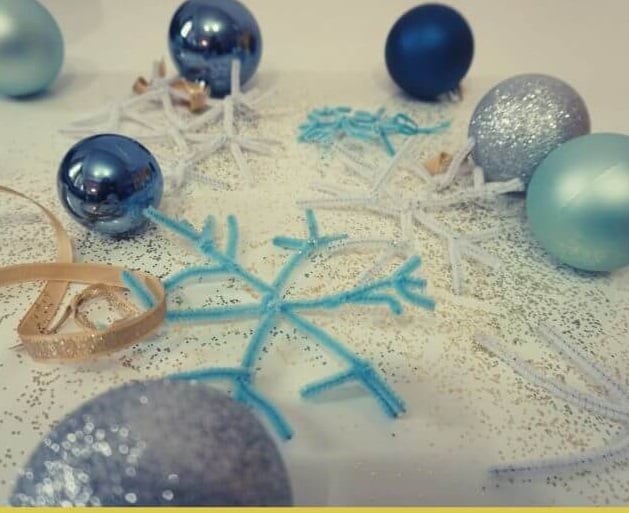 Snowflake pipe cleaner ornaments and craft for preschoolers