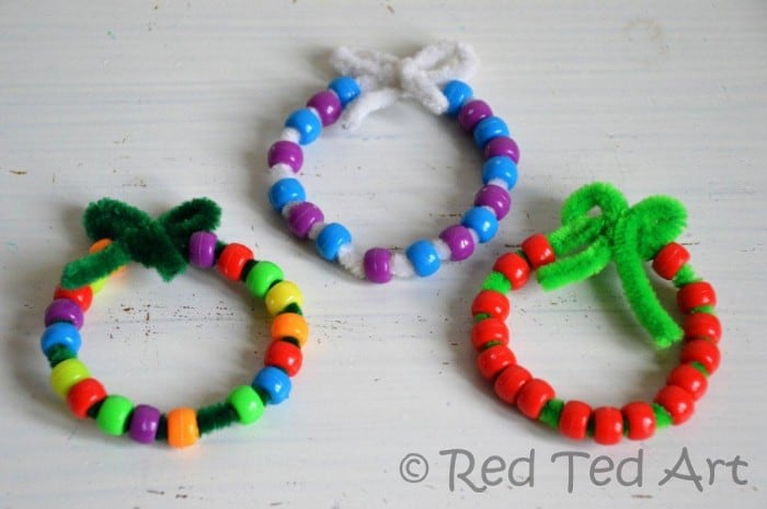 Beaded Christmas bracelet for toddlers to make