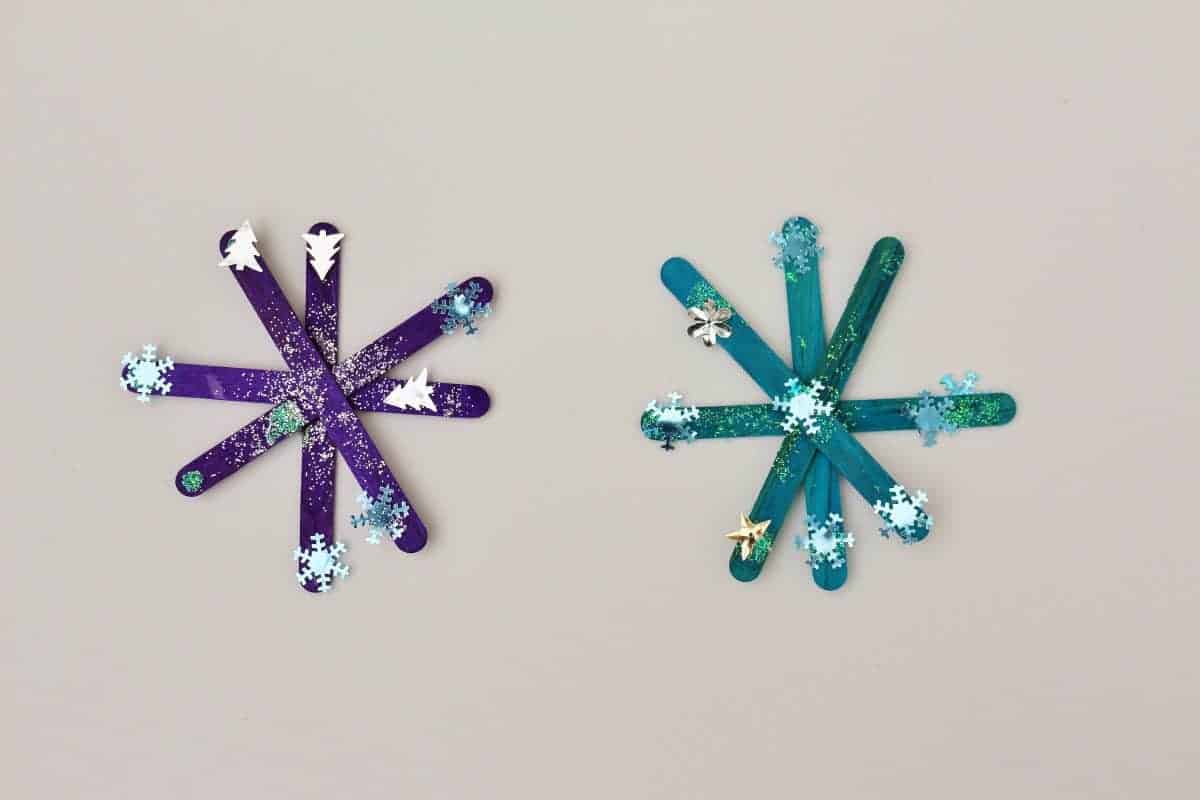 snowflake ornament Christmas crafts for toddlers age 3-4