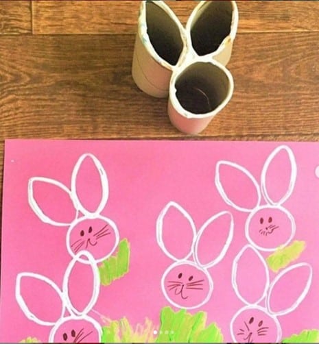 TP printed Easter bunny craft for toddlers preschooolers from @little.learners.playbook