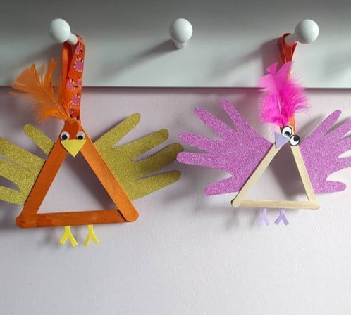 Handprint Easter chick craft & decoration from @the_littlest_penguin