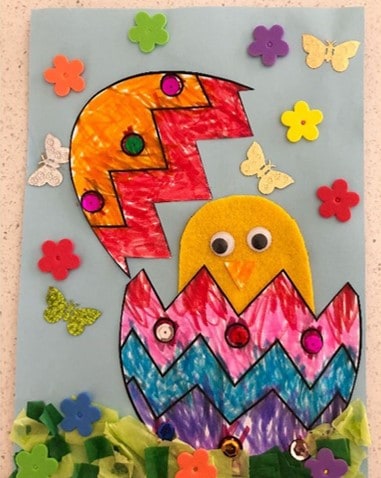 Hatching chick easy craft for 3 year olds from @kylie___michelle