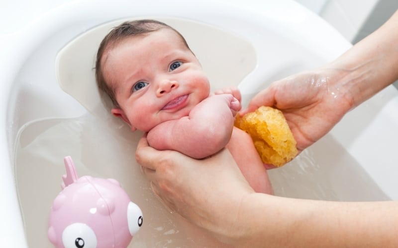 How to help a newborn poop instantly: by bathing