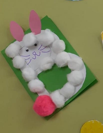 B is for Bunny craft for preschoolers from @smockspaperscissors