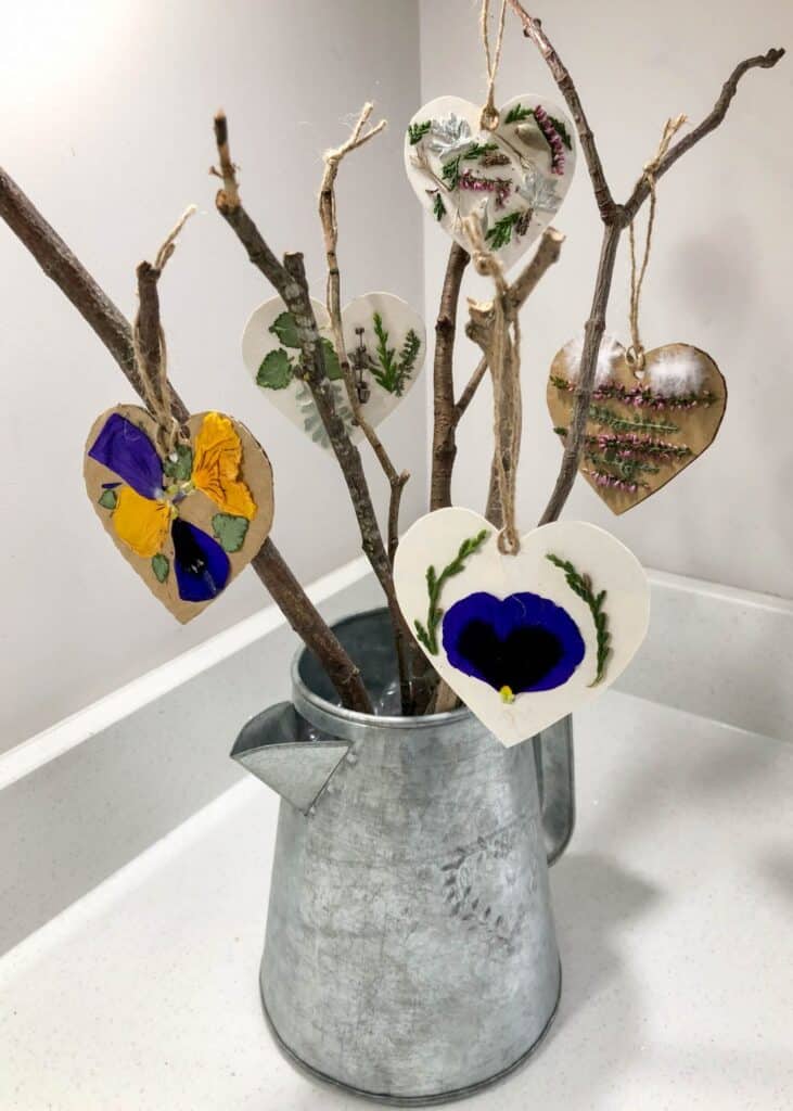 Hanging nature hearts to make with toddlers and preschoolers