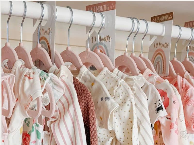 matching hangers for some cute nursery closet organization ideas