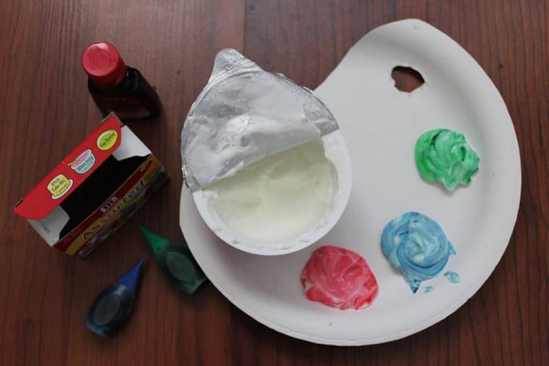 homemade jogurt paint is great for finger painting with babies