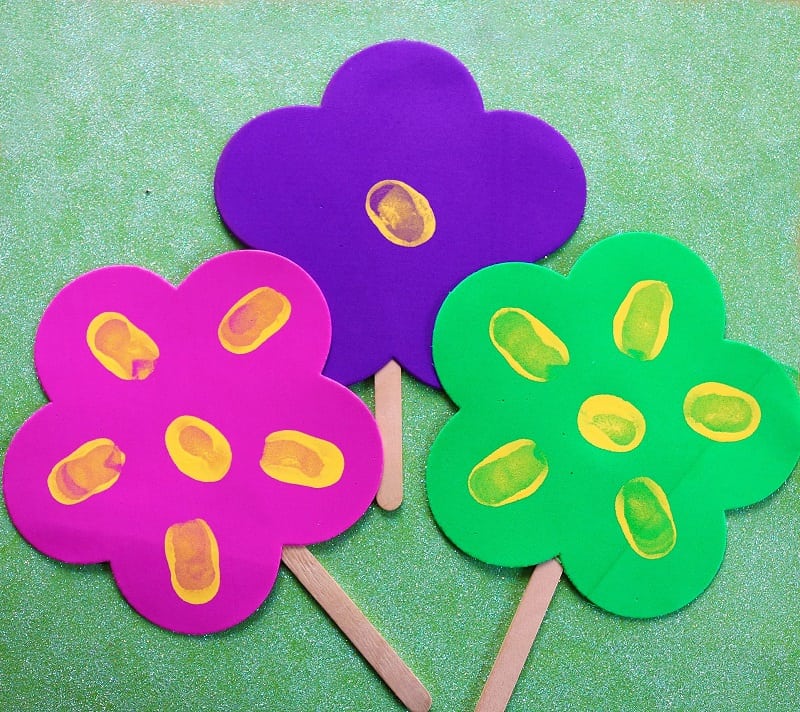 Cute flower finger paint idea for toddlers aged 1 to 2