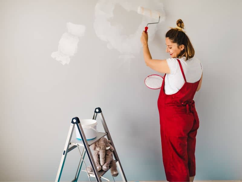 painting nursery room using non-toxic paint