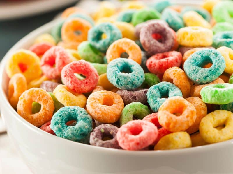 cheerios sorting for a fun and yummy sensory play