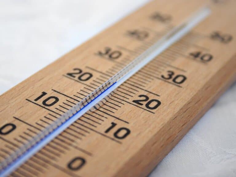 How to keep baby warm at night without a swaddle