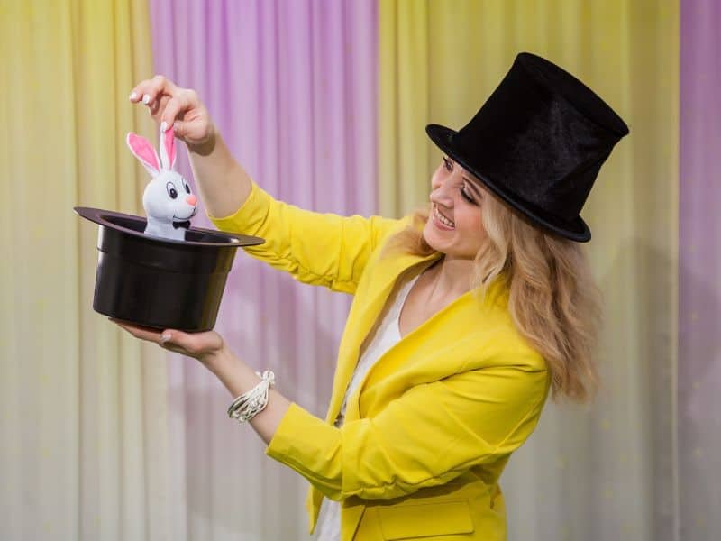 hiring a professional magician to make a 4th birthday party more fun