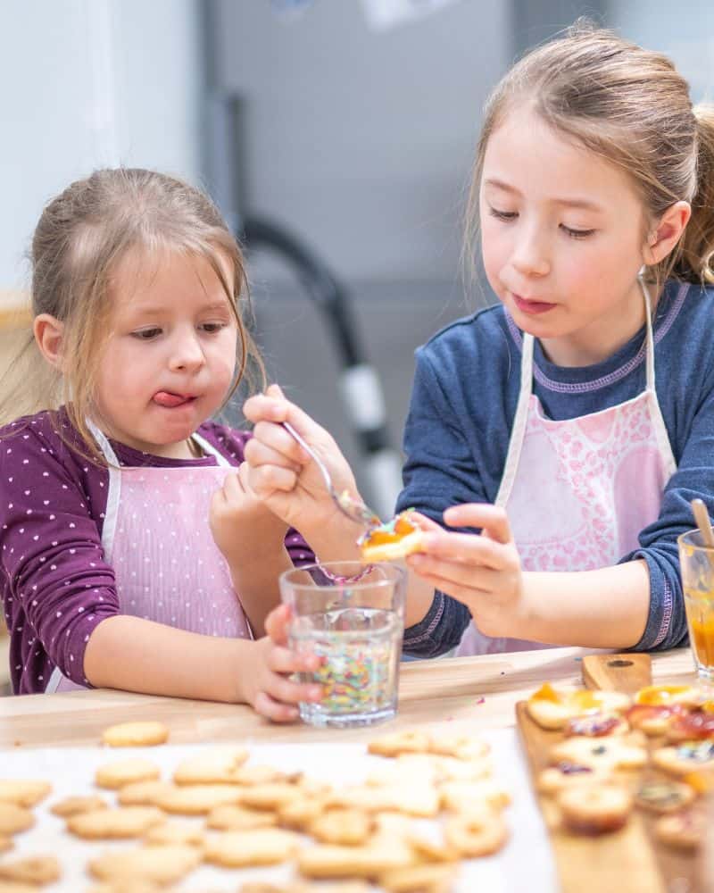 cake decorating activities for 4 year old birthday party at home