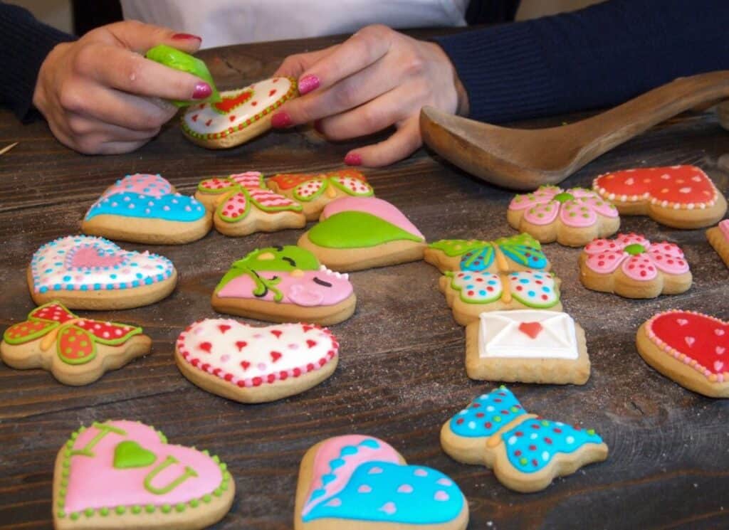 cookie or cupcake decorating childrens birthday activities