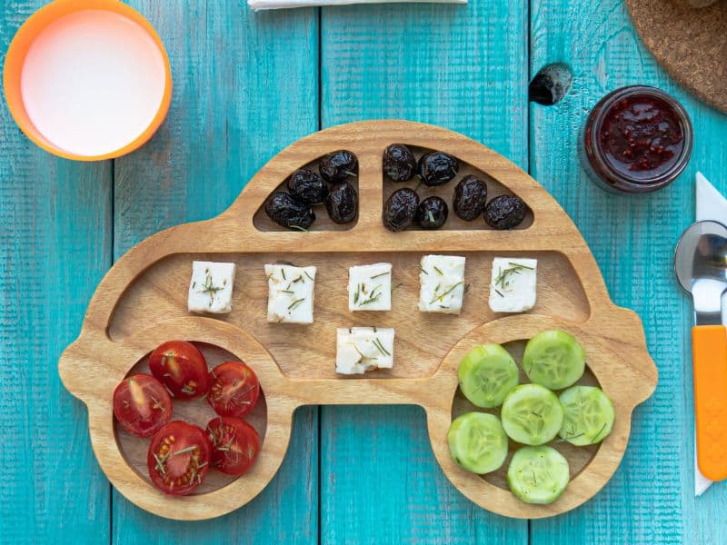 use a snack plate to prepare toddler's snack 