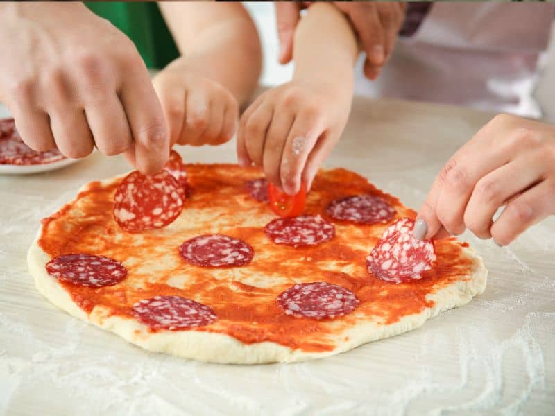 homemade pizza activity for the kids to make at night 