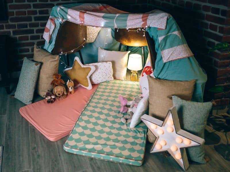 building pillow fort inexpensive family night ideas