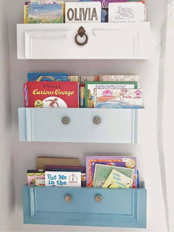 DIY nursery bookshelf using vintage drawers
