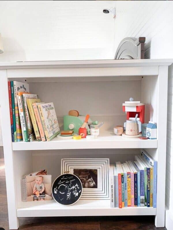 small cuby bookcase for the nursery 