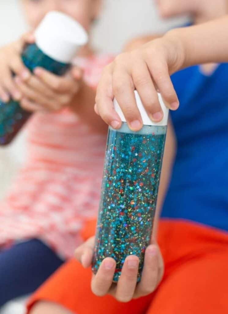 DIY 4th of July themed sensory bottles