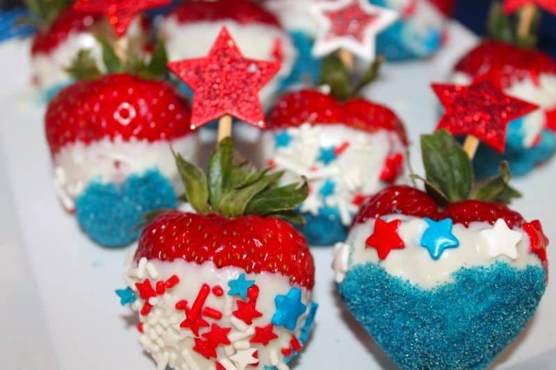 Chocolate-dipped strawberries for Independence day