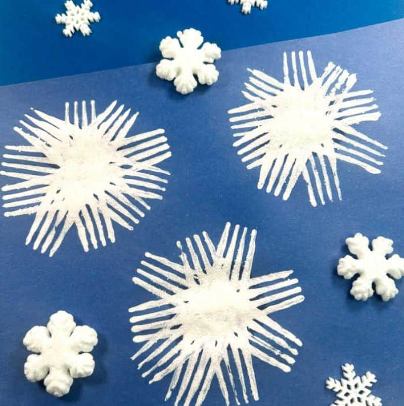 making snoflakes using paint and fork